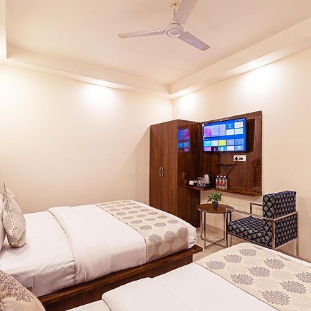 Hotel Emblem Suites- Near Delhi Airport New Delhi Exterior photo