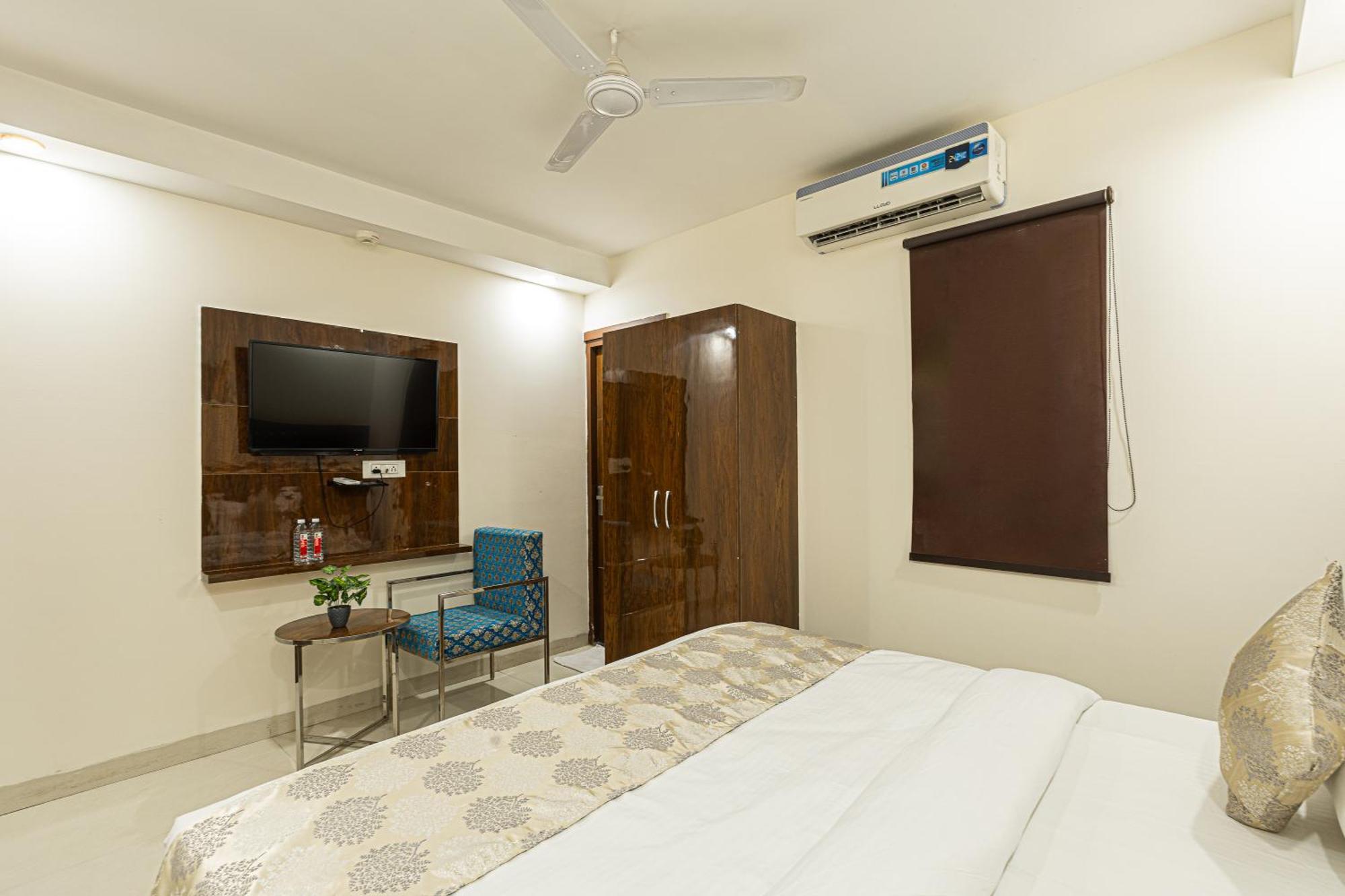 Hotel Emblem Suites- Near Delhi Airport New Delhi Exterior photo